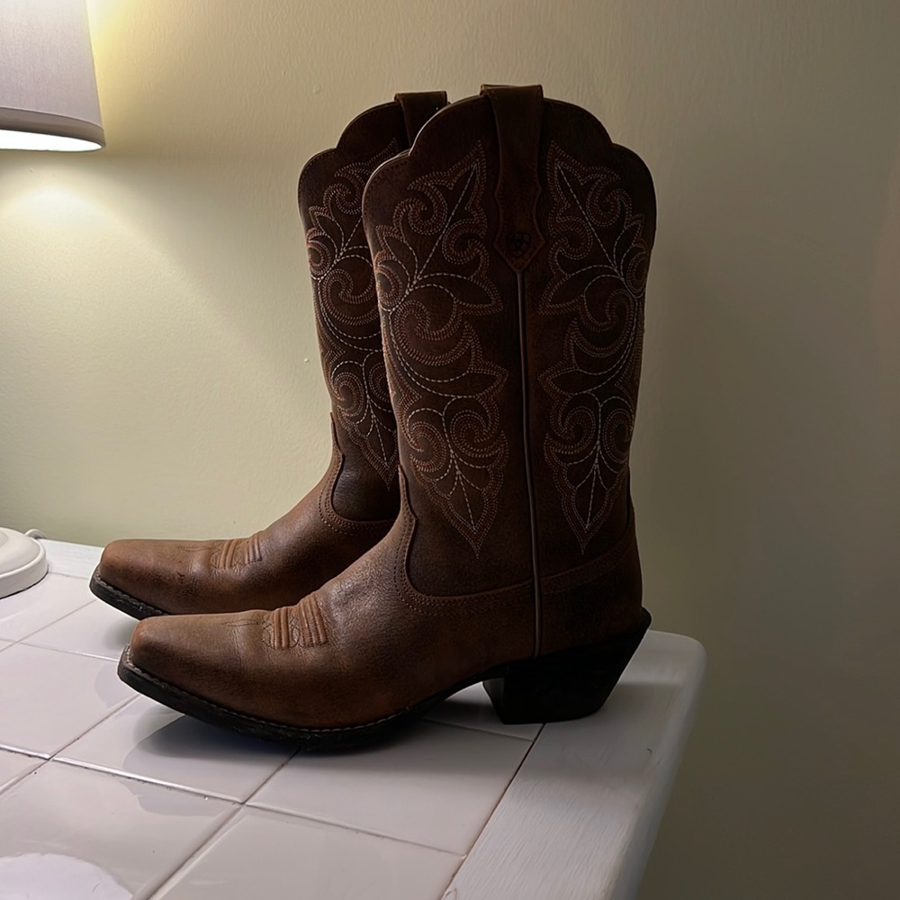 Ariat Women’s Round Up Square Toe Boots